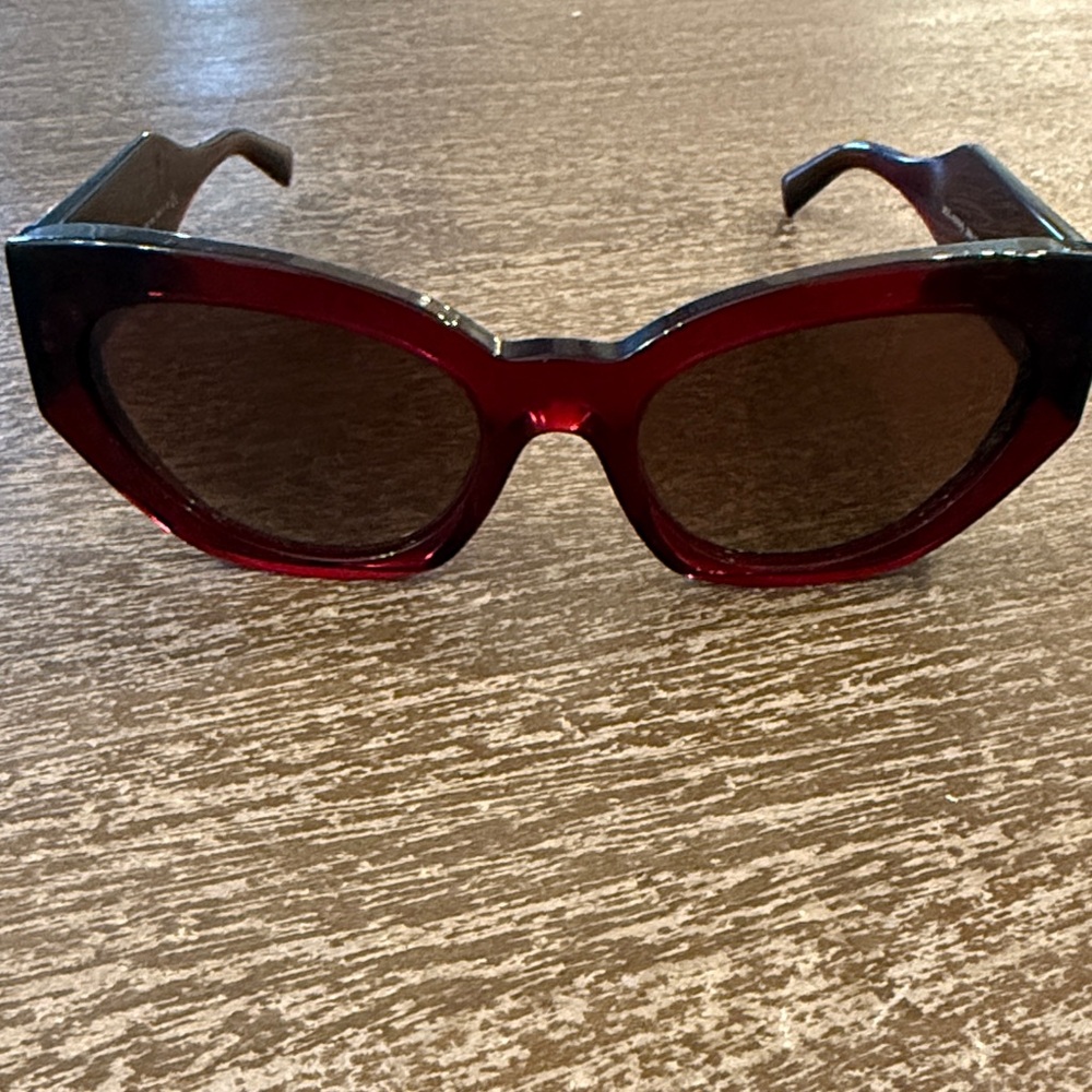 Chic Versace Red Sunglasses